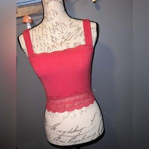 Red cropped tank with lace